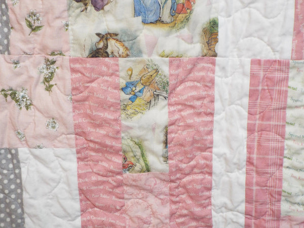 Daisy Dreams close up of quilt stitching