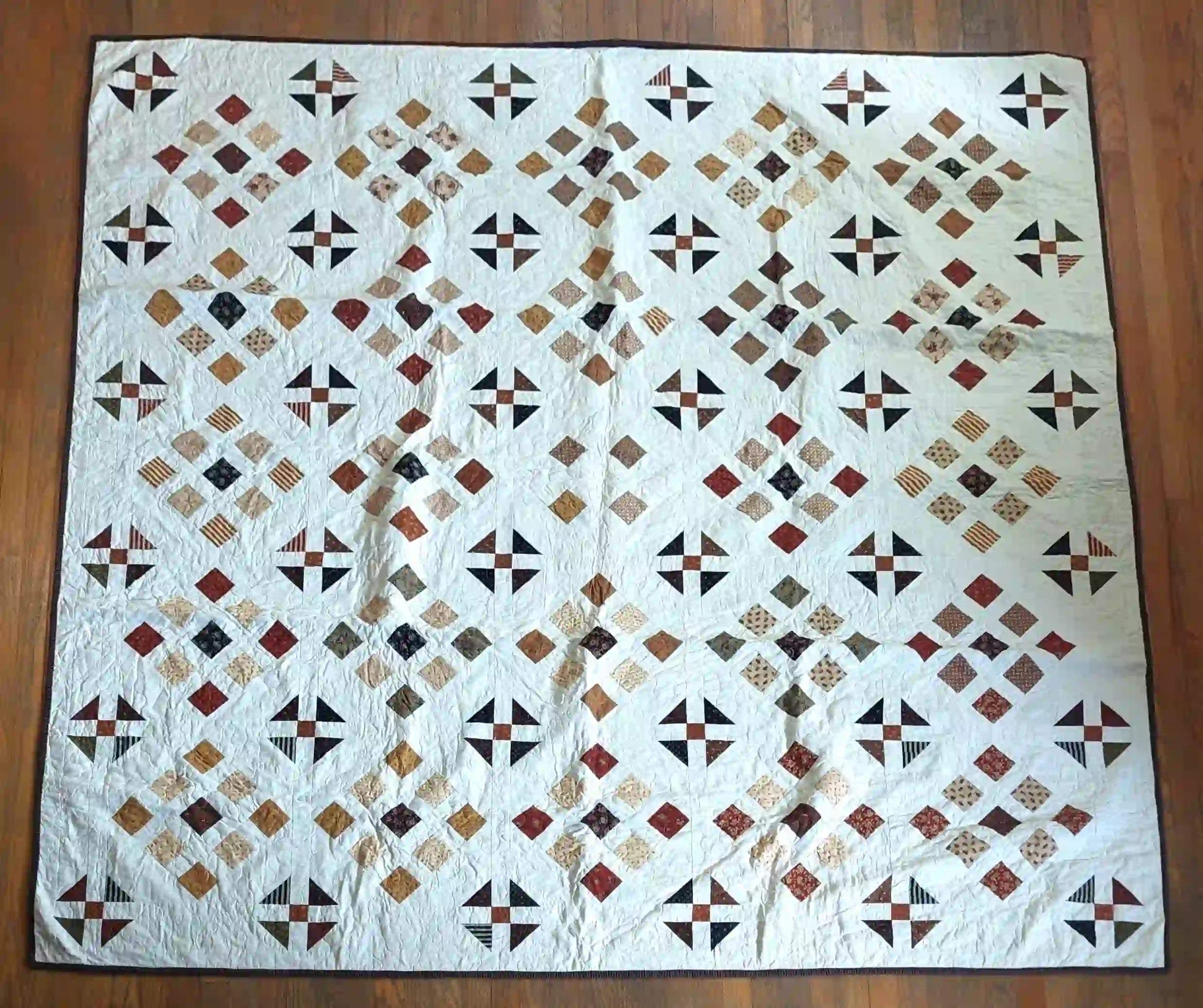 Flat lay of Adamstown queen showing entire pattern and fabrics used.