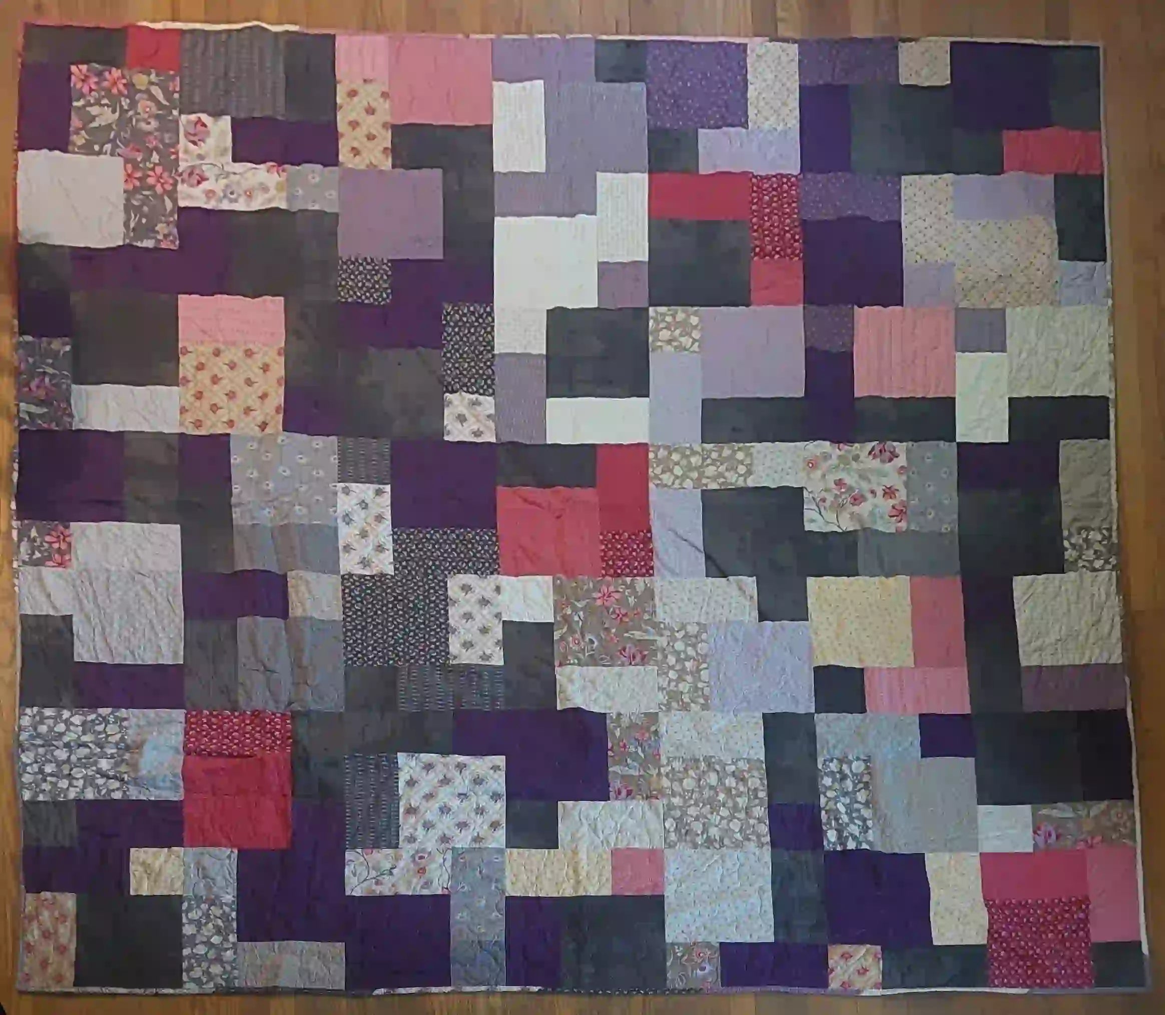 Flat lay of Bramble & Stone showing entire quilt.