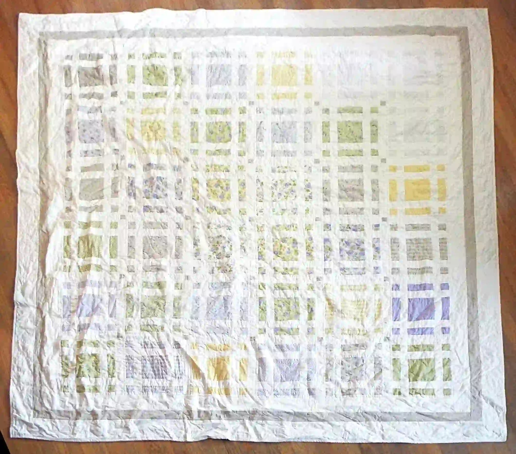 Flat lay of Georgian Garden Queen showing entire layout and fabrics.