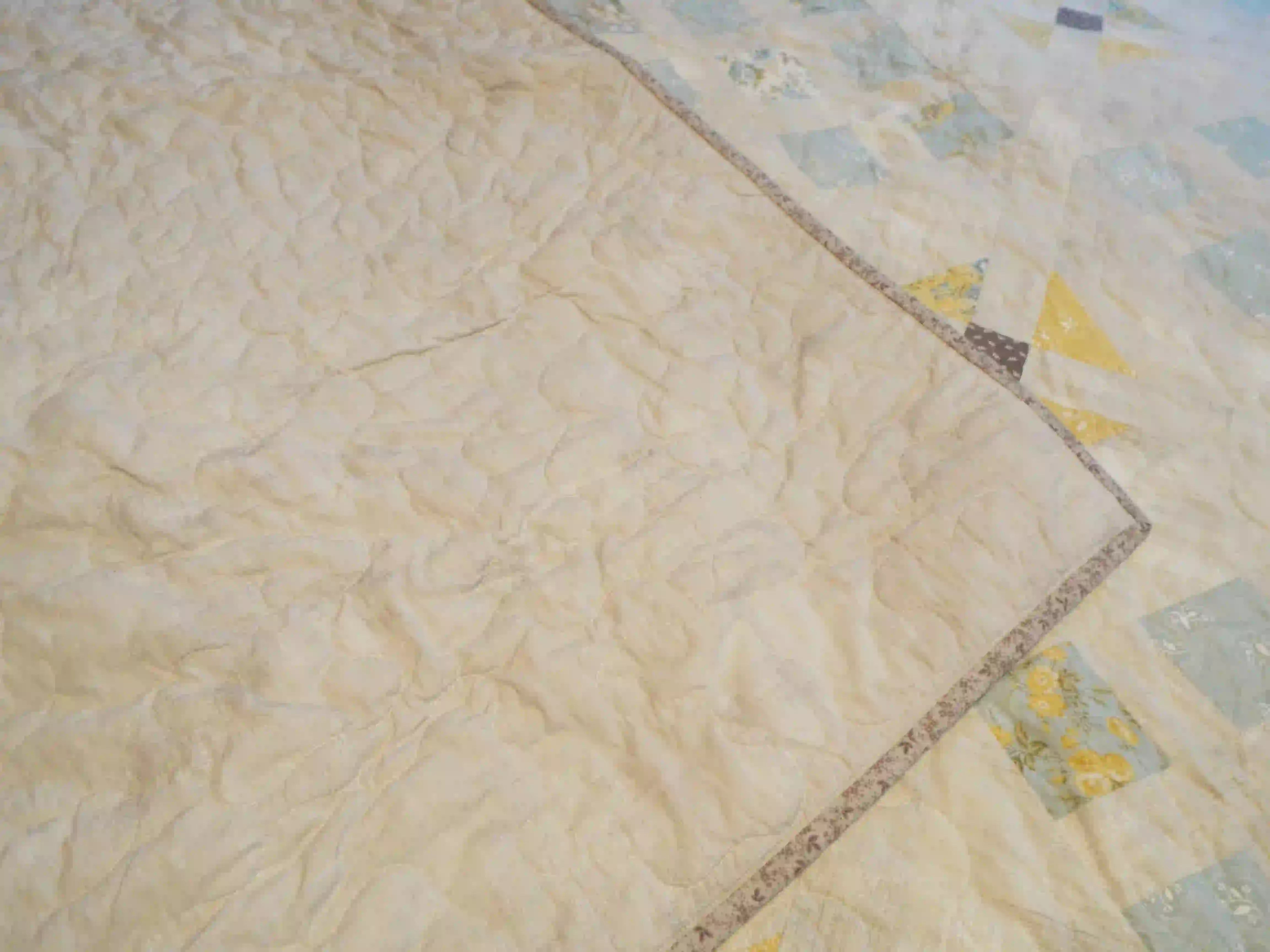 Honeybloom Queen with corner flipped to show backing and detail.