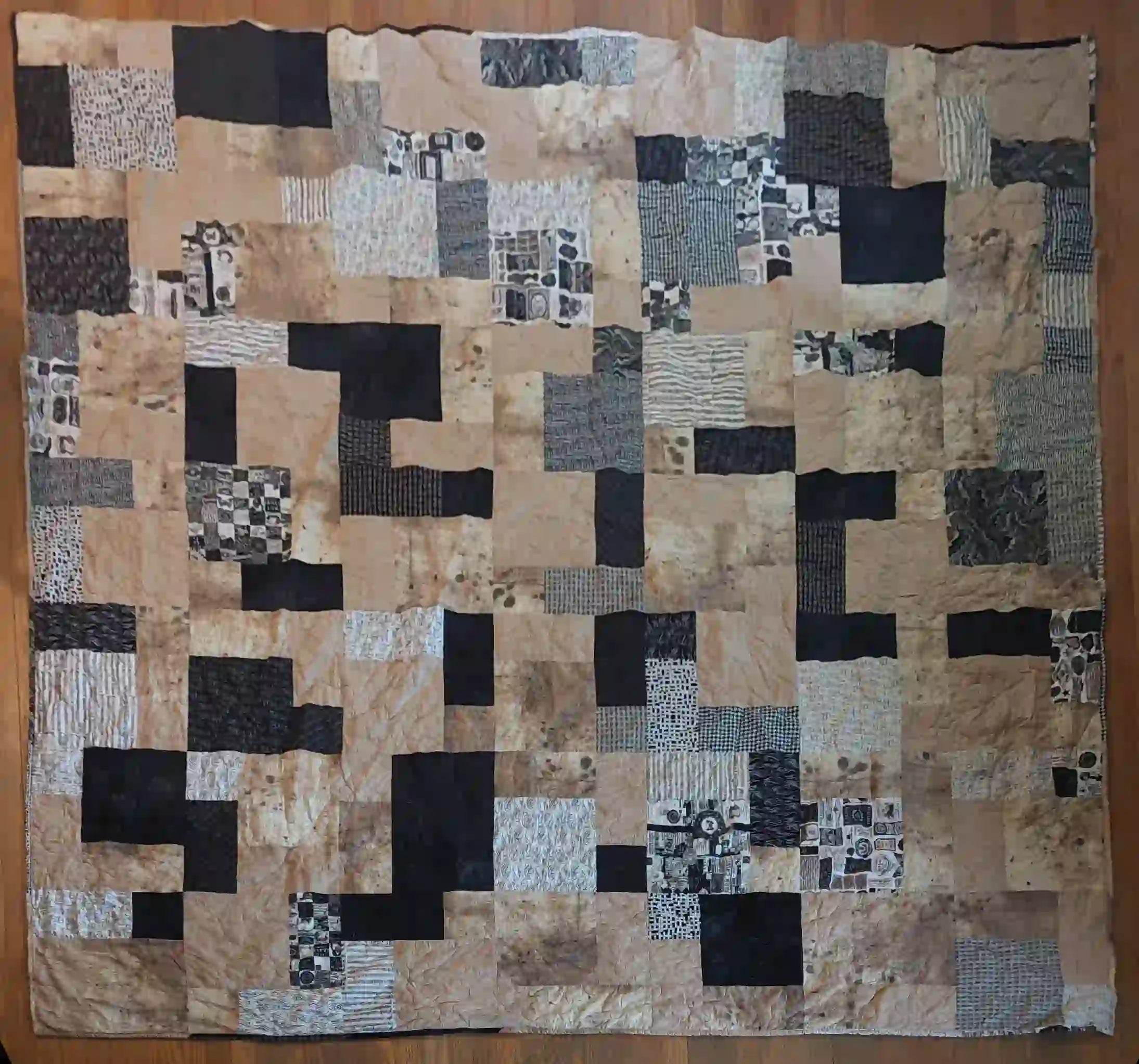 Flat lay of Inkstone King quilt showing entire quilt.