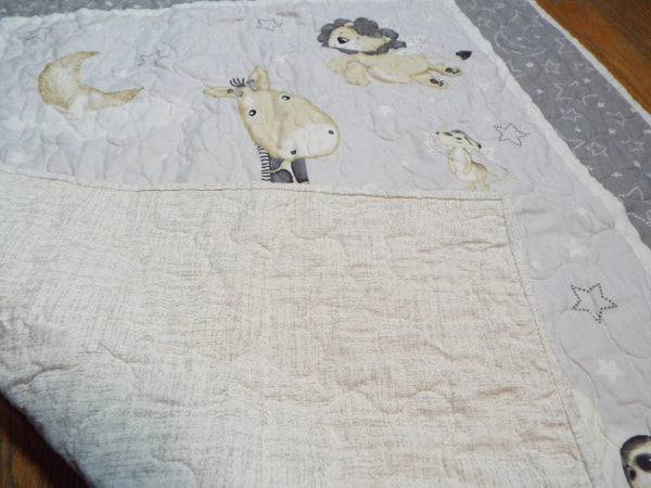 Corner of safari panel quilt showing tonal gray and white backing