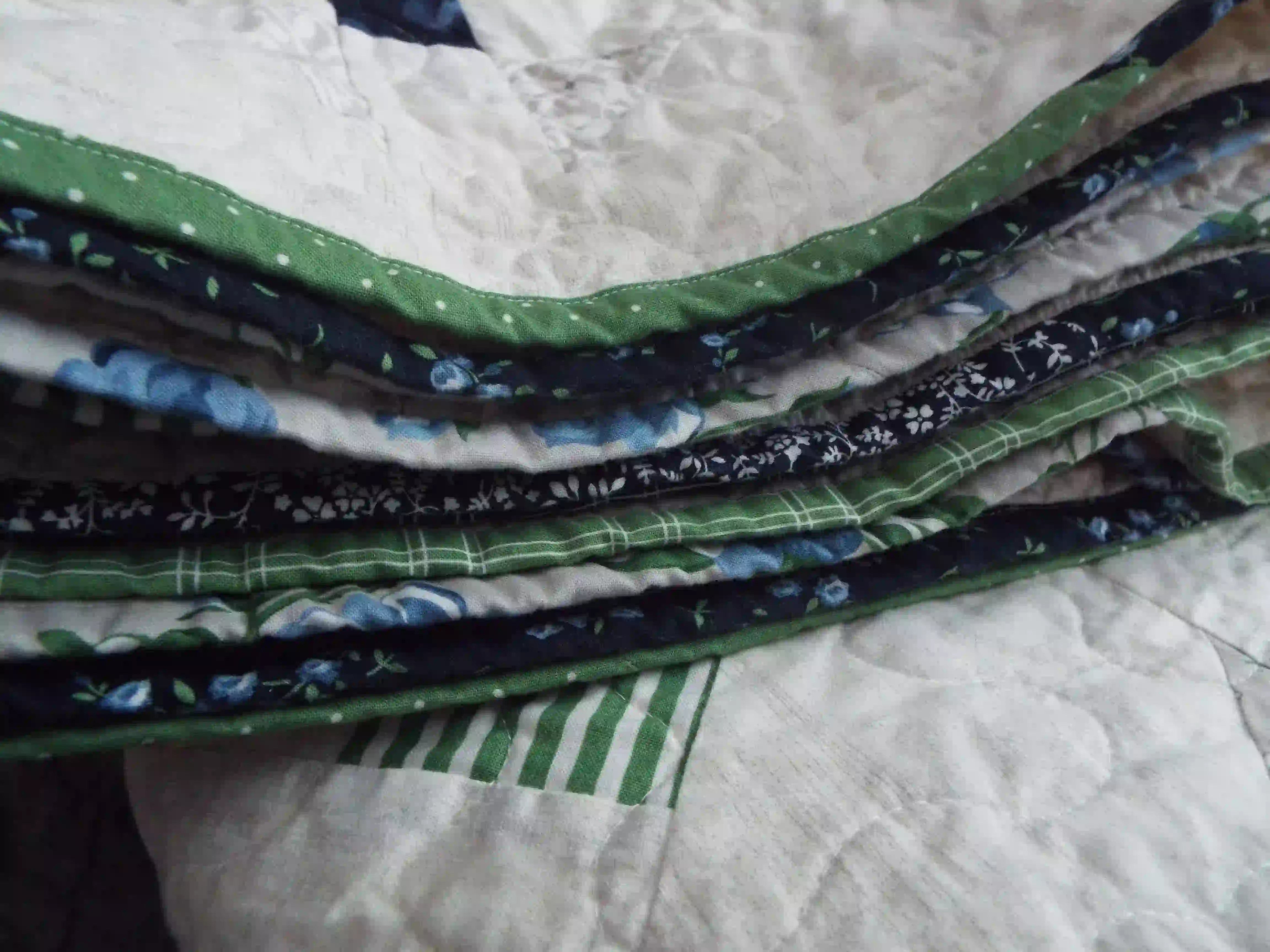 Close up of binding on the Shoreline Queen showcasing the varied fabrics used